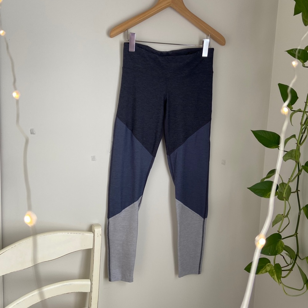 Color-block athletic leggings